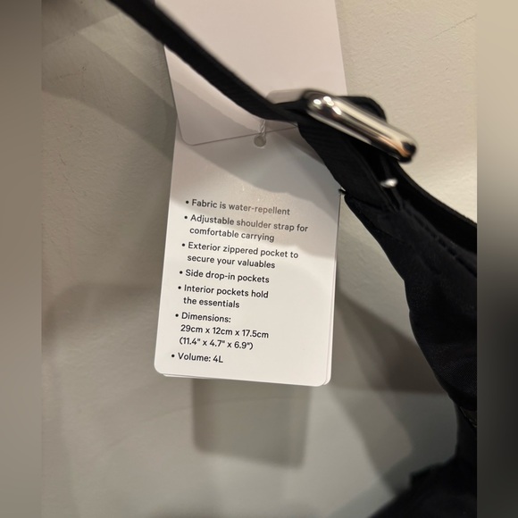 Lululemon City Essentials Shoulder Bag - Picture 9 of 9